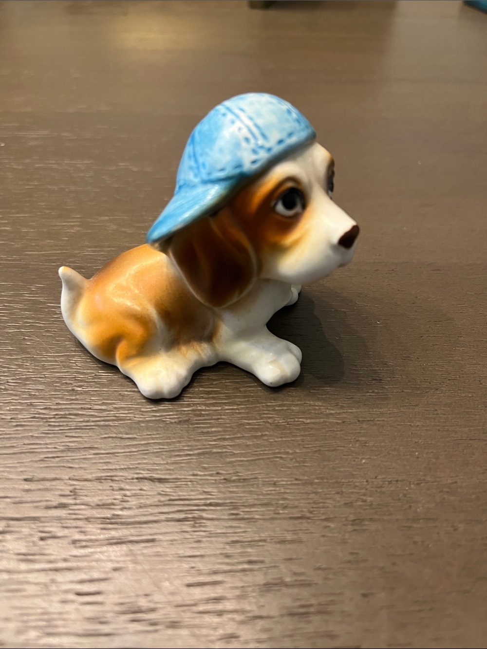 Norcrest Beagle Basset Hound Puppy w/ Hat Figurine Cocker spaniel made in Japan.